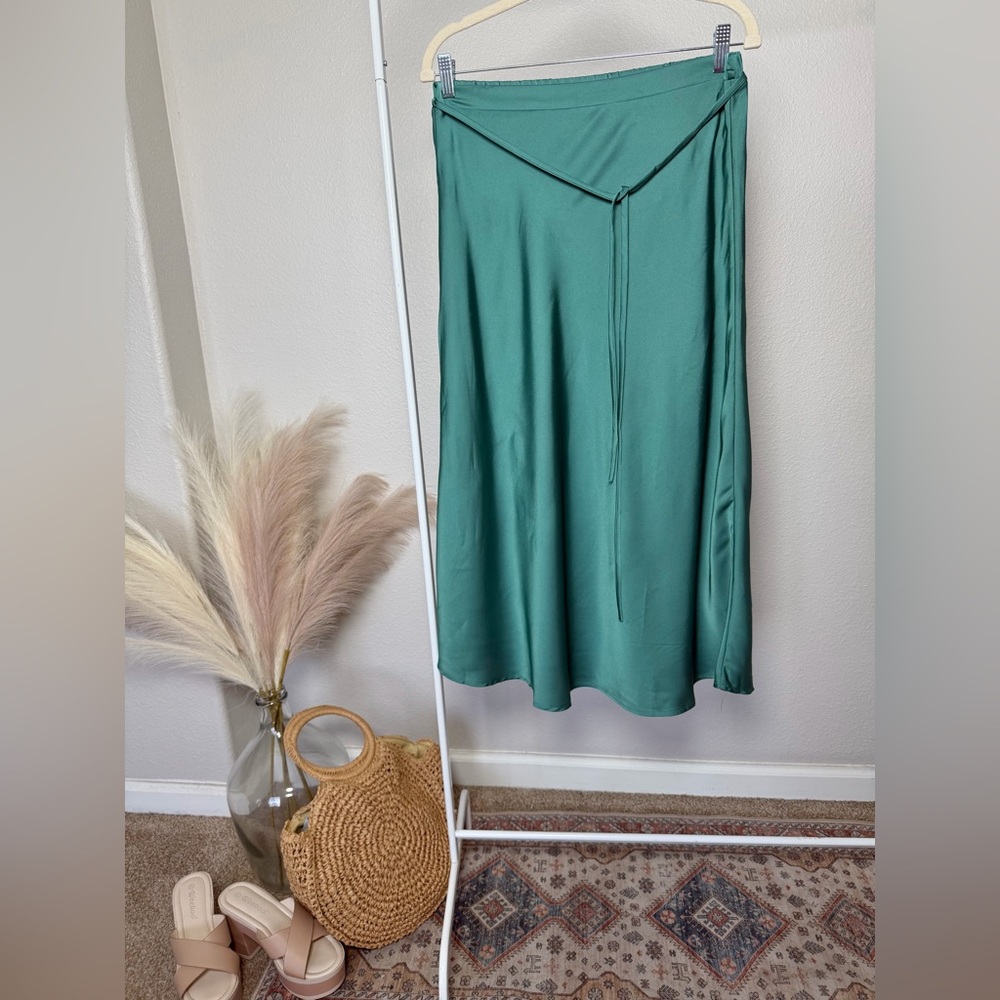 HYFVE - Elegant Teal Skirt - Women - Picture 3 of 13